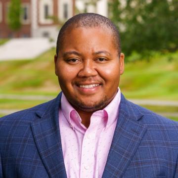 headshot of tayo clyburn
