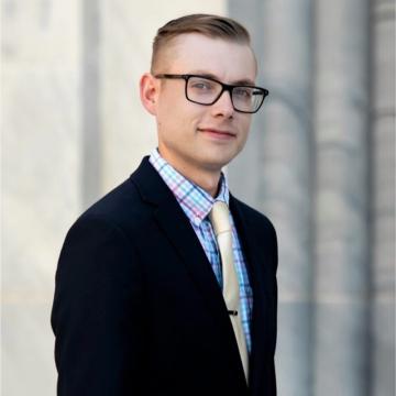 Levi Gross headshot