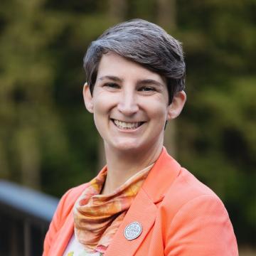 Sarah Lowry headshot