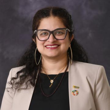 headshot of deepa vedavyas